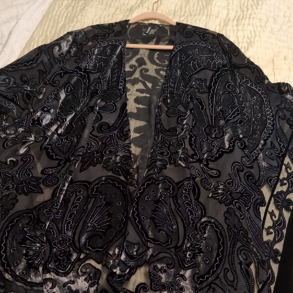 Torrid Black and Gray Floral Sheer Kimono Open Front One Size